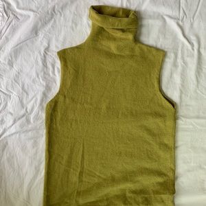 Green vintage turtleneck sleeveless sweater